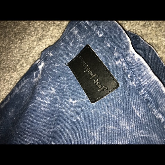 JUST JUNKIES T- SHIRT - Picture 3 of 4